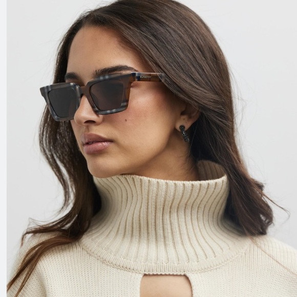 💛Burberry Sunglasses, New 235 - Picture 1 of 4